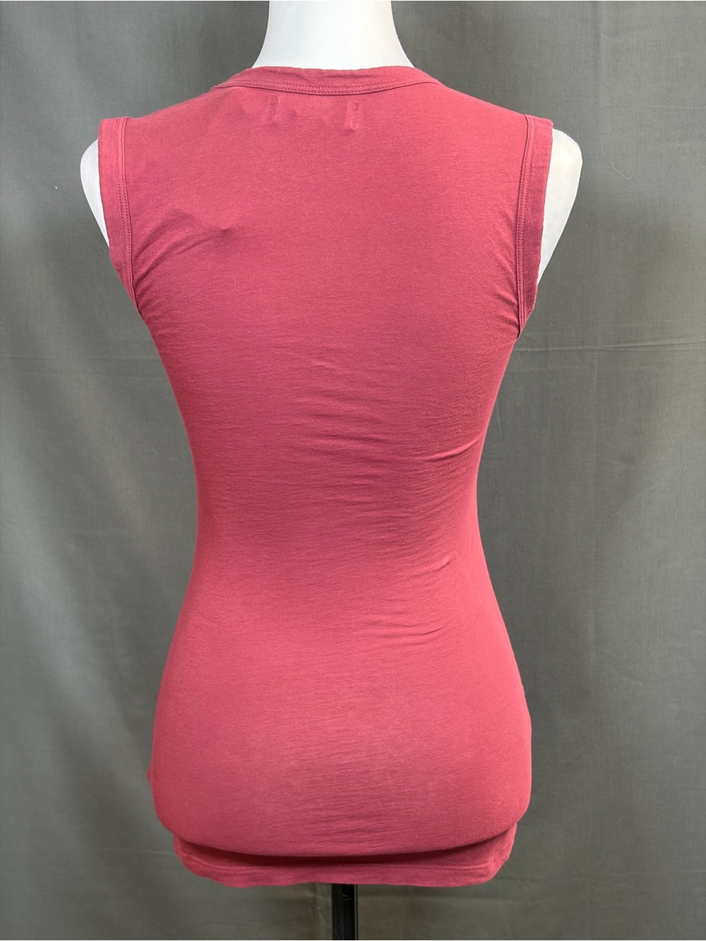Evereve | Velvet by Graham & Spencer Rose Estina Scoop Neck Sleeveless Tank | XS - Picture 3 of 13